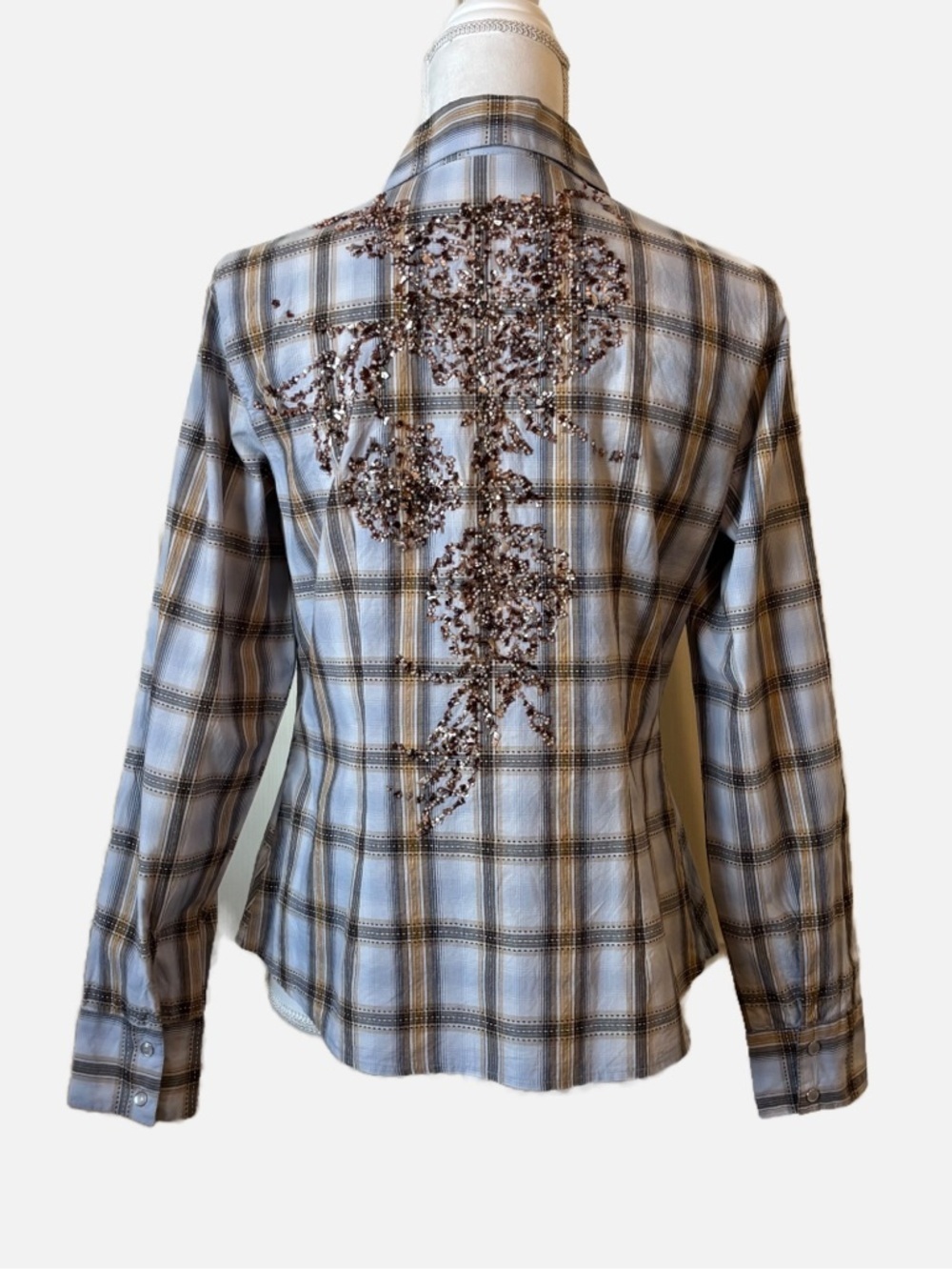 Tucker Women’s Pearl Snap Striped Shirt Floral Embellishment On Back Large